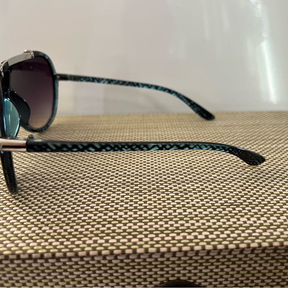 Sunglasses - Picture 4 of 4